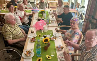 Gemeinsam wurde gefeiert, gesungen und gelacht.