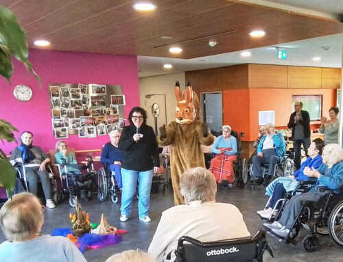 Besuch des Osterhasen im Oskar-Scherrer-Haus und Gerhard-Eibler-Haus